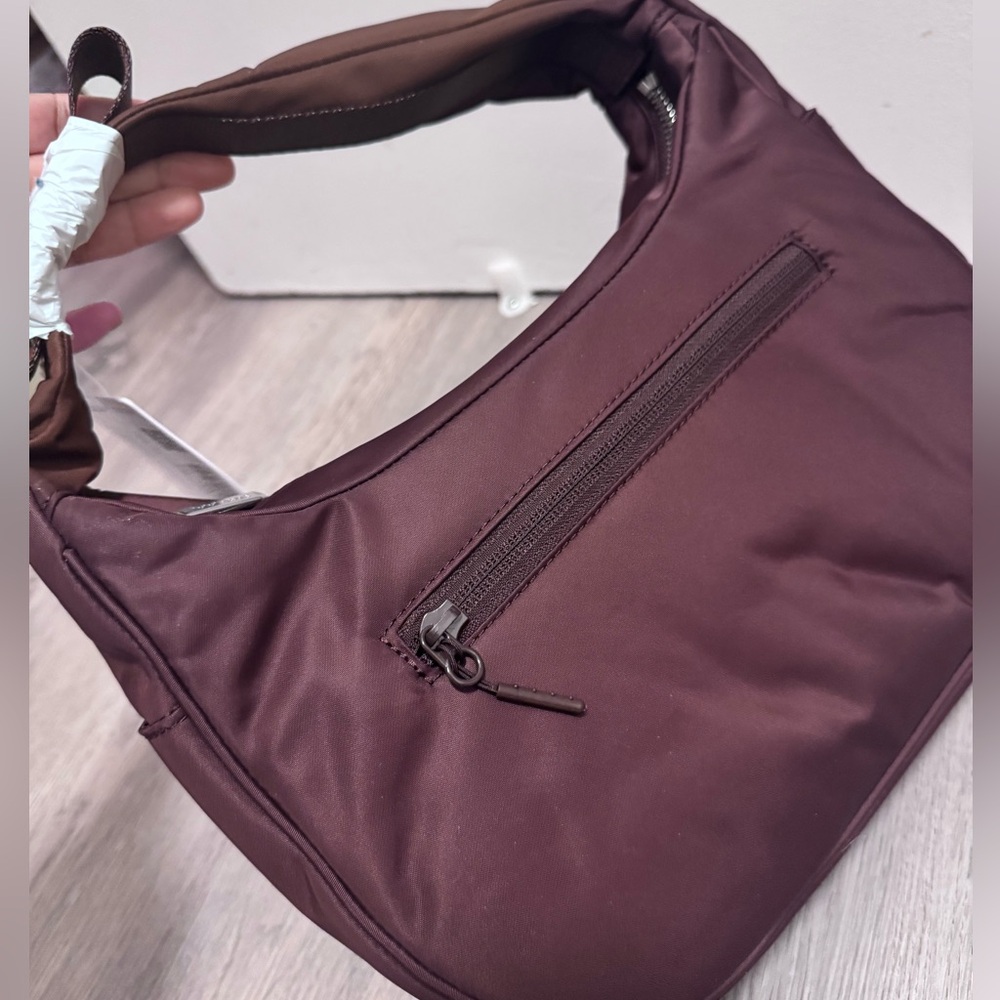 Lululemon City Essentials 4L Bag Lava Cake - Picture 2 of 7